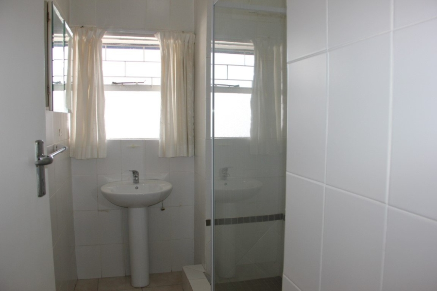 To Let 2 Bedroom Property for Rent in Somerset West Western Cape